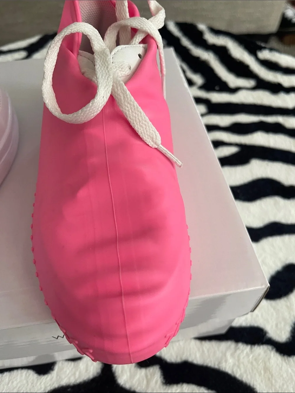 WEISSMAN White Blaze 390 Dance Sneakers with Covers